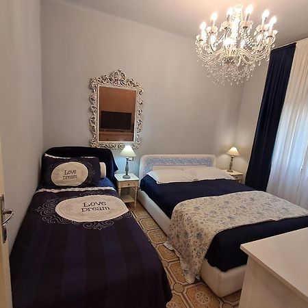 Italian Vintage House Apartment โกโม ภายนอก รูปภาพ
