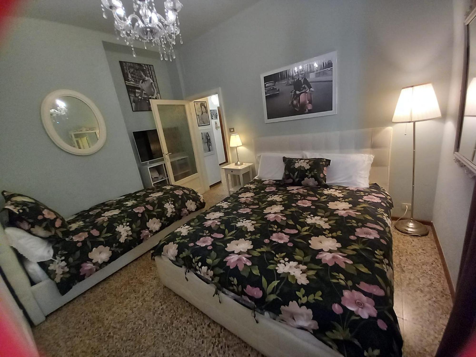 Italian Vintage House Apartment โกโม ภายนอก รูปภาพ